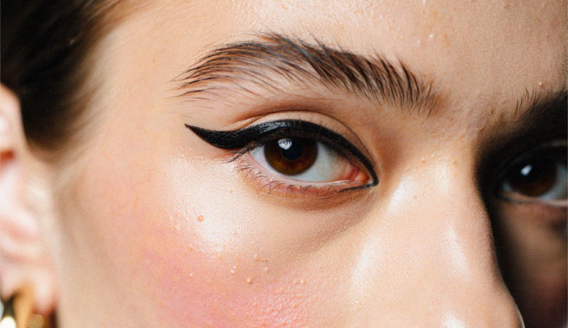 anticerne, crayon yeux, fard sec, mascara