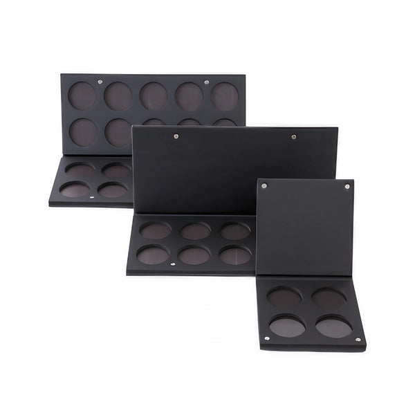 Paleta para recargas de sombras de ojos y colorete. Sistema de fijación magnético. Paleta para recargas de sombras de ojos y colorete. Sistema de fijación magnético.